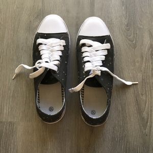 🐙Handpainted glow in the dark star shoes